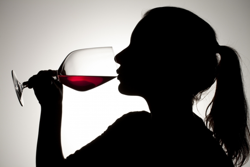 I 2013 døde nesten 400 personer på grunn av alkoholbruk.